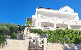 Apartments Topo